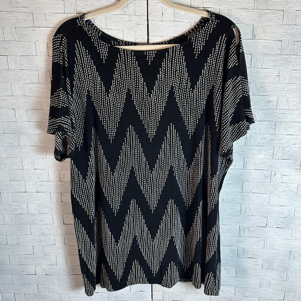 Chico‘s traveler blouse black cream Chevron polkadot travel black white Tradmom‎